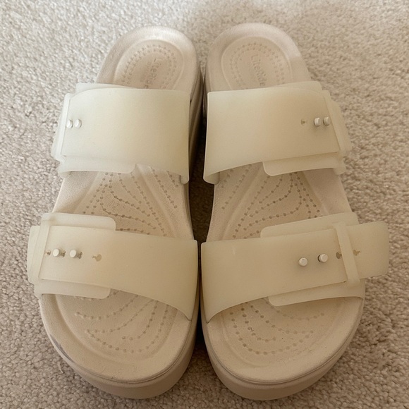 CROCS Shoes - Crocs Brooklyn Buckle Low Wedge